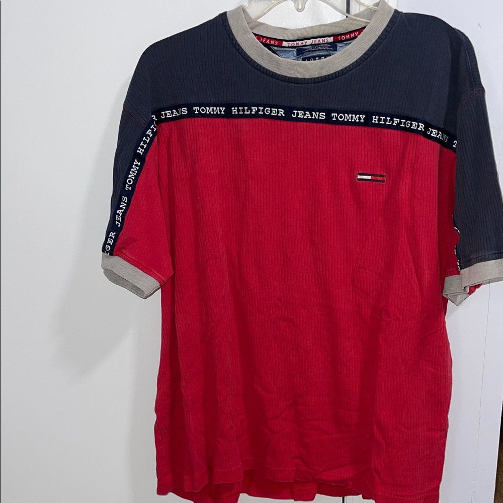 Vintage 90s Tommy Hilfiger short-sleeve crewneck T-shirt with logo across chest